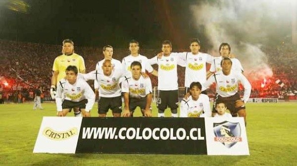Colo Colo 2006 en la Sudamericana, con Miguel Riffo y Kalule Meléndez como estandartes.