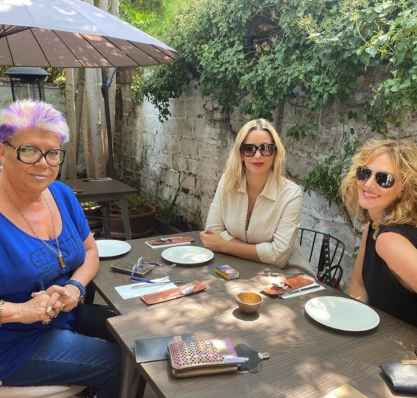 Patricia Maldonado, Claudia Schmidt y Catalina Pulido, las voces tras “Las Indomables”.