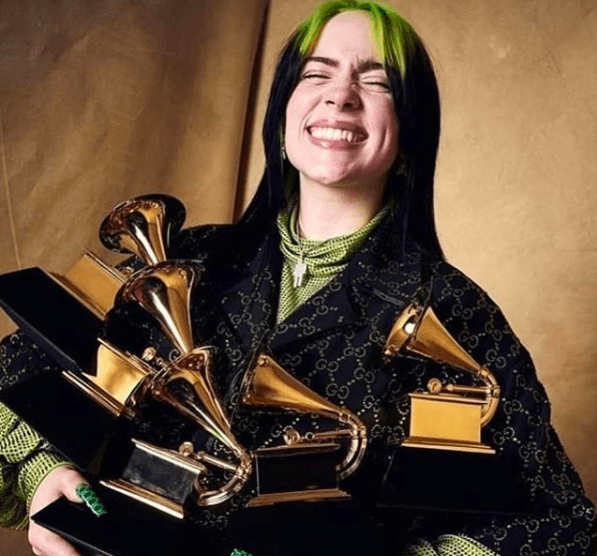 Billie Eilish con todos los premios Grammy que ganó este año