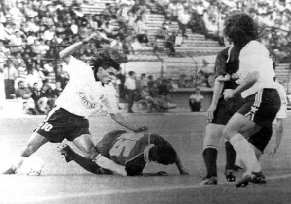 Marco Antonio Etcheverry en el momento en que se lesiona en 1993.