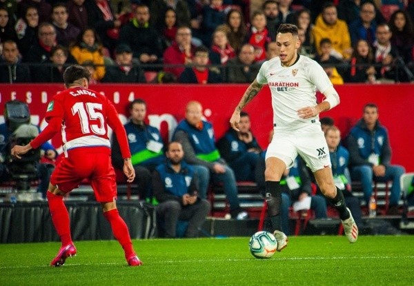 El volante defendiendo los colores del Sevilla. (FOTO: @lucasocampos11/)