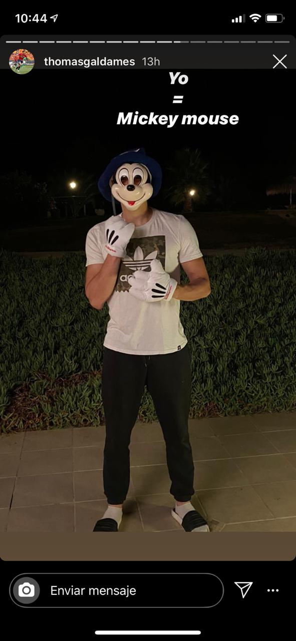 Thomas Galdames como Mickey Mouse