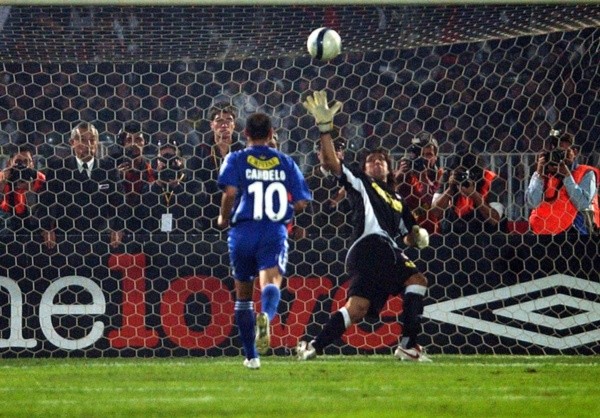 Claudio Bravo en su noche más gloriosa en el arco de Colo Colo en el Apertura 2006 ante la U.