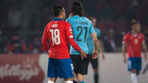 El dedo de Jara a Cavani sigue dando que hablar