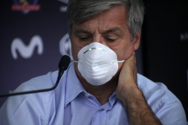 Harold Mayne-Nicholls, vicepresidente de Blanco y Negro, fue quien anunció la medida en conferencia de prensa.