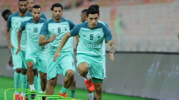 Claudio Baeza en el Al Ahli de Arabia Saudita. De ahí saltaría al Necaxa.