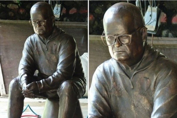 La estatua en honor al rosarino. (FOTO: @FutbolistasAXEM)