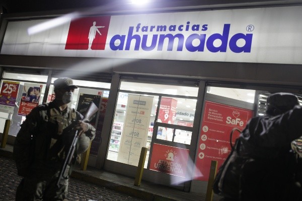 Farmacias Ahumada es uno de los servicios de salud que tendrá negocios disponibles este 1 de mayo. (Foto: Getty)