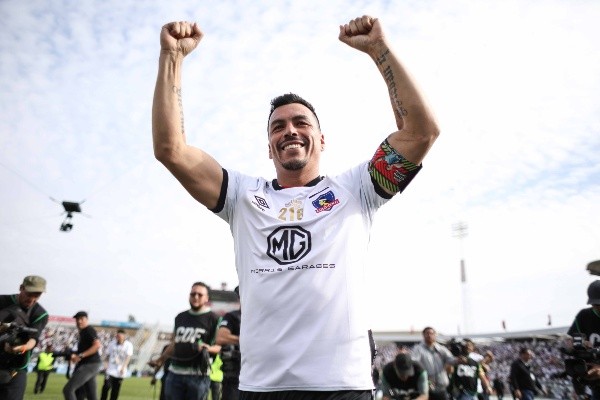 Paredes ha sido uno de los retornos a Colo Colo, aunque su segunda parte fue aún mejor que la primera en Pedrero: logró ser el máximo goleador histórico del fútbol chileno y ha sido pilar en los títulos conseguidos por los albos de 2014 a la fecha.