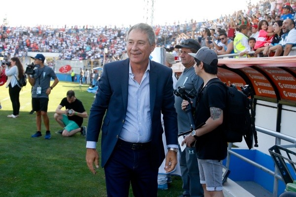 Ariel Holan asumió en la UC en reemplazo de Gustavo Quinteros. Ganó la Copa Sudamericana con Independiente y dirige como DT principal desde 2015, cuando asumió en Defensa y Justicia.