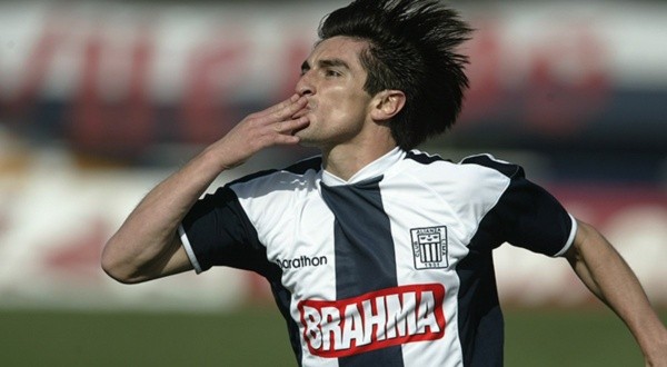 Fernando Martel celebrando en Alianza Lima