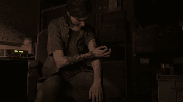 Ellie crecida y con tatuajes