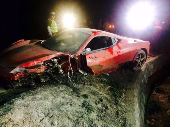 Así quedó el Ferrari de Arturo Vidal tras el accidente en la Copa América 2015.