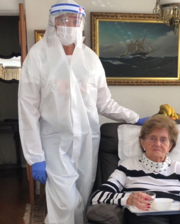 Raquel Argandoña junto a su madre Eliana de la Fuente.