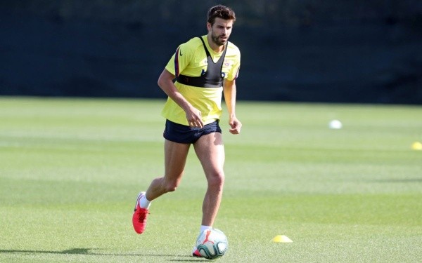 Gerard Piqué no quiso estar ausente de la primera jornada