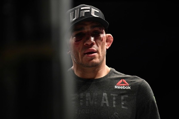 Una vez limpiada la sangre, el rostro de Tony Ferguson dejó en evidencia la gravedad de sus heridas. Foto: Getty Images