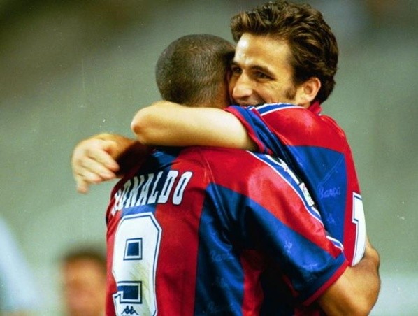 Pizzi ganó una Liga, una Supercopa de España, dos Copa del Rey, una Recopa y Supercopa de la UEFA en el Barça