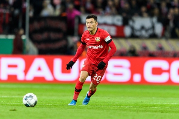 Charles Aránguiz goza de un buen presente en Bayer Leverkusen y se quedará hasta 2023.