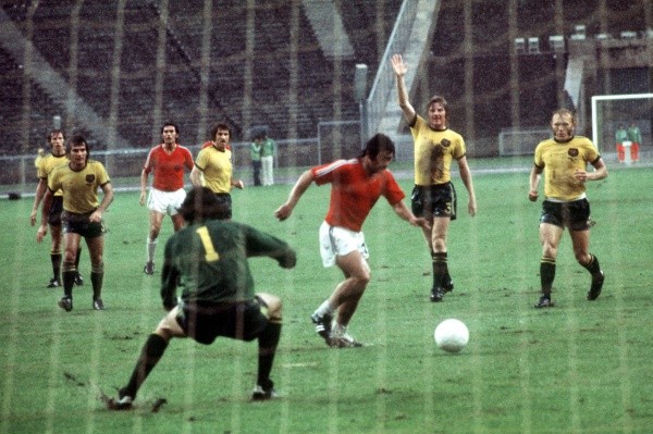 Carlos Caszely fue uno de los que más hizo ruido en el Mundial de 1974. Foto: Getty Images