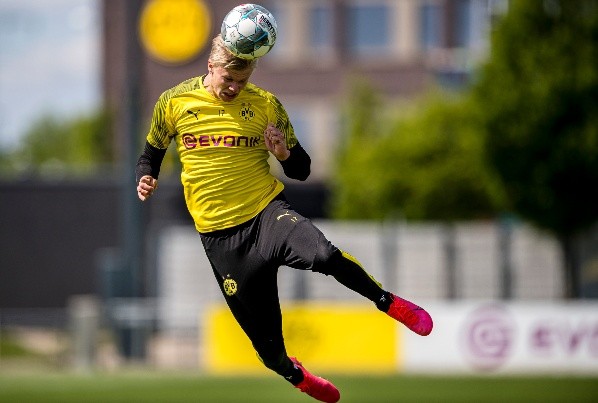 Erling Haaland entrenando esta semana en las prácticas de Borussia Dortmund. El joven delantero es la gran arma ofensiva de los locales. (Foto: Getty)