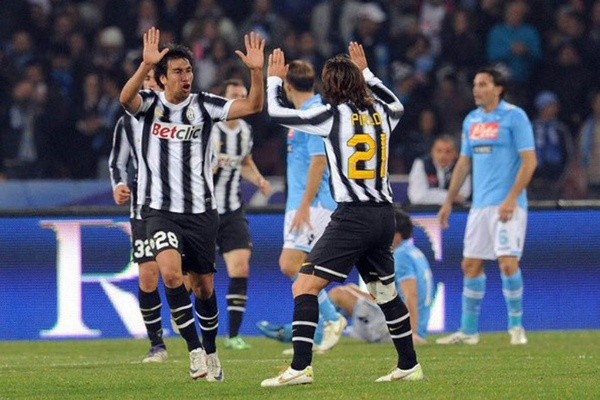 Estigarribia en su paso por Juventus. Compartió camarín con Vidal, Pirlo, entre otros destacados futbolistas.