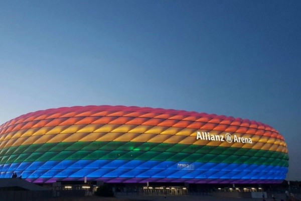 Los colores LGBT+ en la fachada del Allianz Arena hace unos años