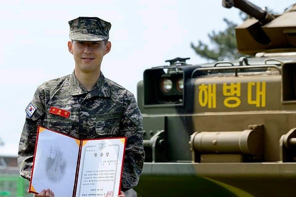 Son terminó con honores su paso por el servicio militar de Corea del Sur. Foto: Getty Images