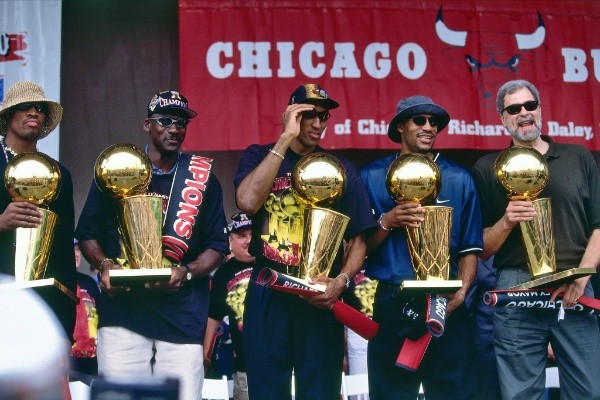 Jordan y algunos de los títulos de la NBA - Getty