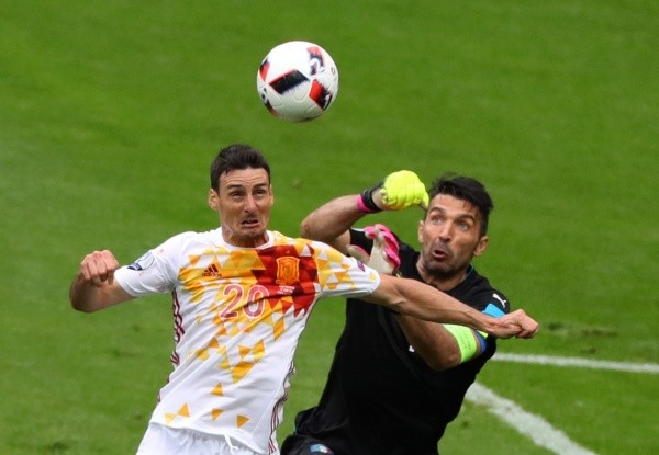 Aritz Aduriz jugando por España