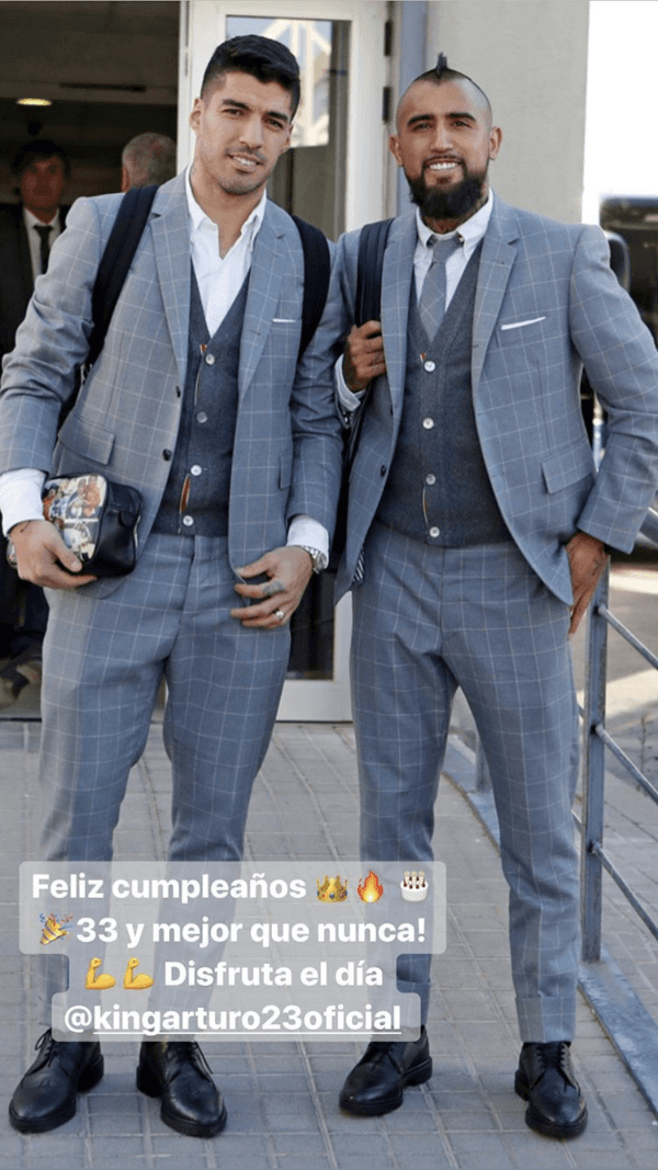 Luis Suárez fue uno de los primeros en saludar a Arturo Vidal en su cumpleaños.