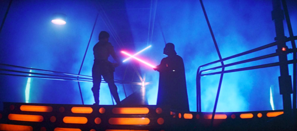 El enfrentamiento entre Darth Vader y Luke Skywalker en &quot;Star Wars: El Imperio Contraataca&quot; es uno de los momentos más recordados de la historia del cine mundial.