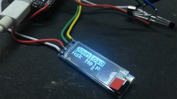 Neutrino usó una pantalla OLED con la que puede chatear.