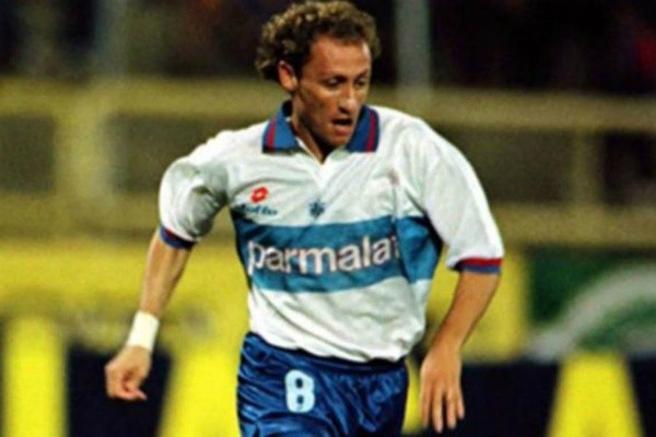 Ricardo Lunari defendiendo los colores de Universidad Católica.