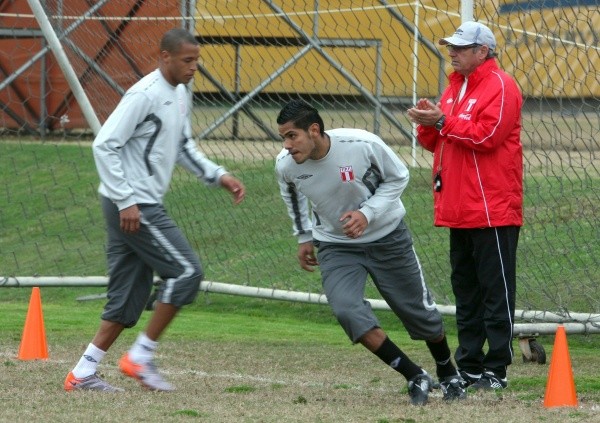 Sergio Markarián cuando dirigía a la selección de Perú