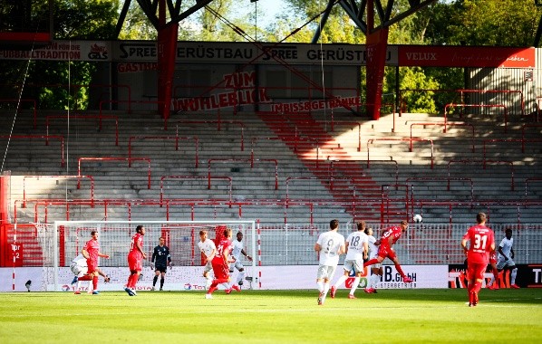 Unión Berlín ya jugó en su casa en este regreso al futbol, recibiendo al Bayern Múnich. (Foto: Getty).