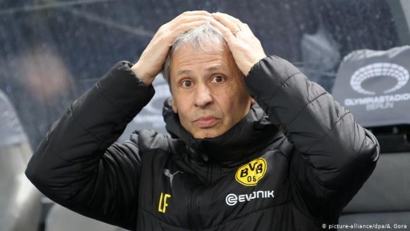 La caída del Dortmund ante el Bayern podría costarle caro a Favre, quien podría ser reemplazado como estratega