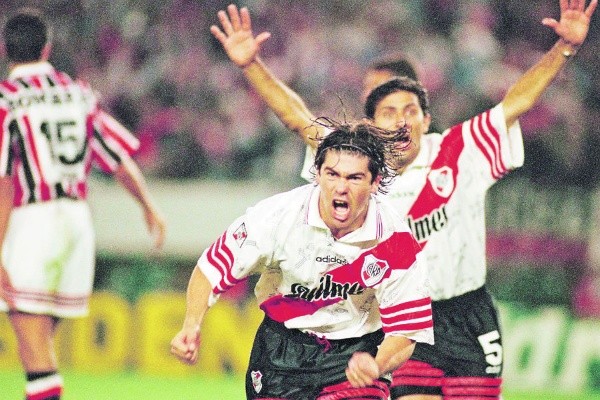 Marcelo Salas en su primer paso por River Plate disputó 68 partidos, marcó 31 goles y entregó 22 asistencias. Además, se consagró campeón de tres títulos nacionales, además de uno internacional.
