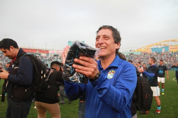 Mario Salas celebrando con Sporting Cristal - Agenciauno