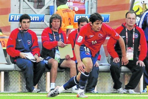 Meneghini fue ayudante técnico de Marcelo Bielsa en la selección chilena de 2010