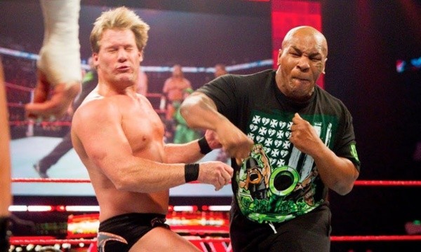 El 11 de enero de 2010, Mike Tyson apareció en Raw y noqueó a Chris Jericho. Esto fue lo que motivó al luchador a pedir la cabeza del boxeador en AEW. Foto: archivo