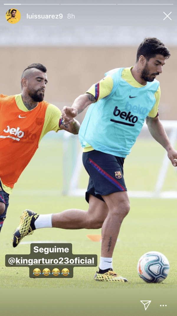 Luis Suárez palanqueó a Arturo Vidal en su cuenta de Instagram con una foto donde lo deja atrás en la práctica. Foto: Instagram