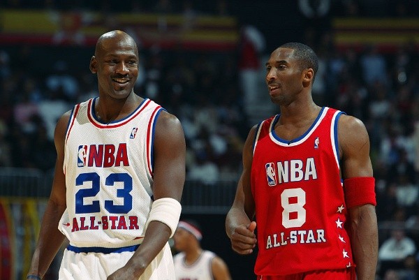 Michael Jordan y Kobe Bryant en un partido de las estrellas - Getty