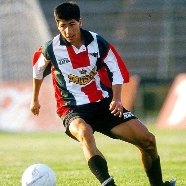 Jaime Valdés inició su carrera futbolística en Palestino. Luego se fue a jugar a Italia y, tras varios años en Europa, volvió para jugar en Colo Colo, equipo de sus amores.