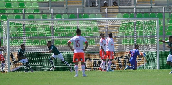Carlos Muñoz y uno de sus tres goles en esa tarde en Valparaíso