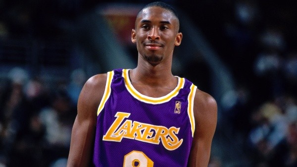 Vanessa Bryant, esposa del fallecido Kobe Bryant, utilizó una fotografía de la ex estrella de los Lakers para pedir justicia por el asesinato de George Floyd