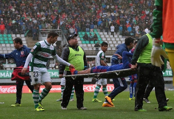 Zacaría sufrió una terrible fractura ante Deportes Temuco (04/12/16) que lo dejó fuera por varios meses