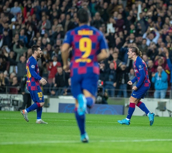 Suárez “listo” para unirse a Messi y Griazmann en el Barcelona.