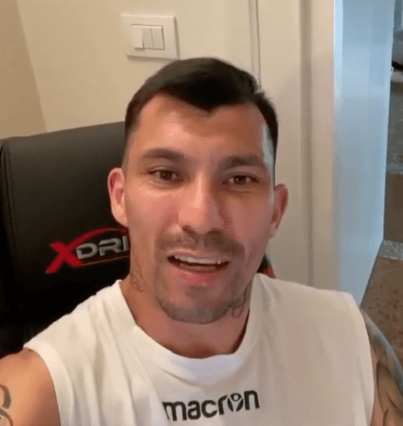 Saludo de Gary Medel a Chuy Suazo