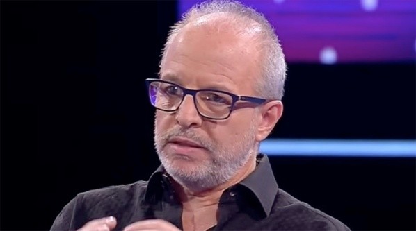 Alberto Plaza profesa la Cienciología, religión atacada en su momento por Anonymous.