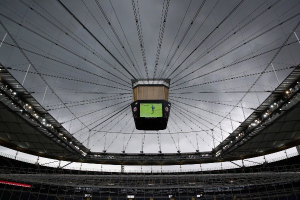 La vista inconfundible del Commerzbank-Arena, estadio del Frankfurt y que ha tenido que sortear los partidos sin sus hinchas en los asientos. (Foto: Getty)